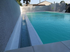 Appartement dans villa avec piscine et jardin
